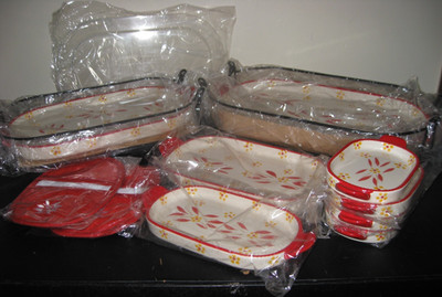 Temptations Old World Cranberry KFI XNG 936840 Bakeware Set of 8 w/ 2 Racks New