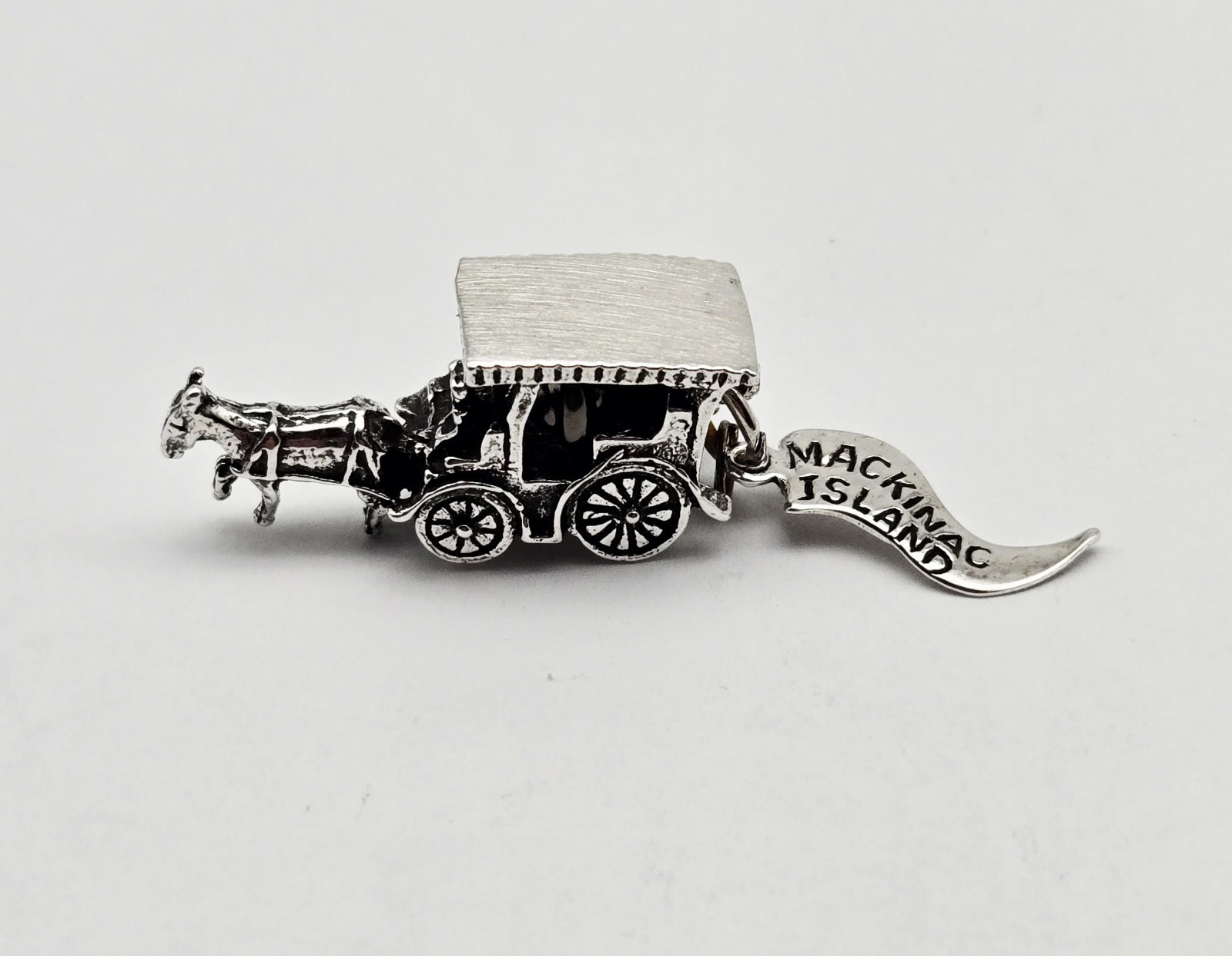 VTG Mackinac Island Michigan Horse & Buggy Sterling Silver Charm Pendant - 6.0g
