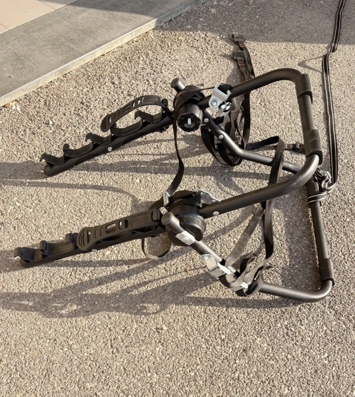 Portabici Posteriore con Portata Massima Fino a 45kg - Immagine 3 di 4