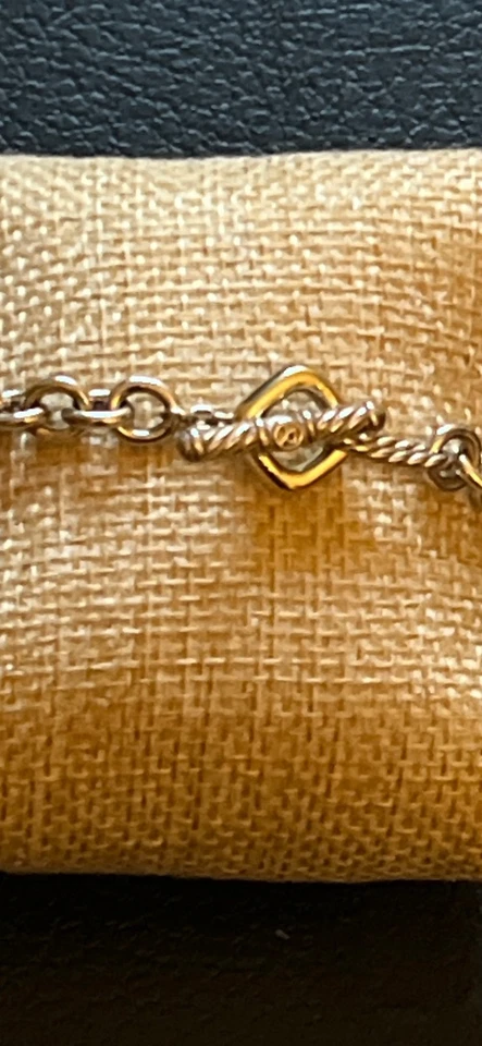 Brazalete David Yurman Figaro de plata de ley y oro de 18 quilates con palanca de 7,25 pulgadas Foto 2 de 4