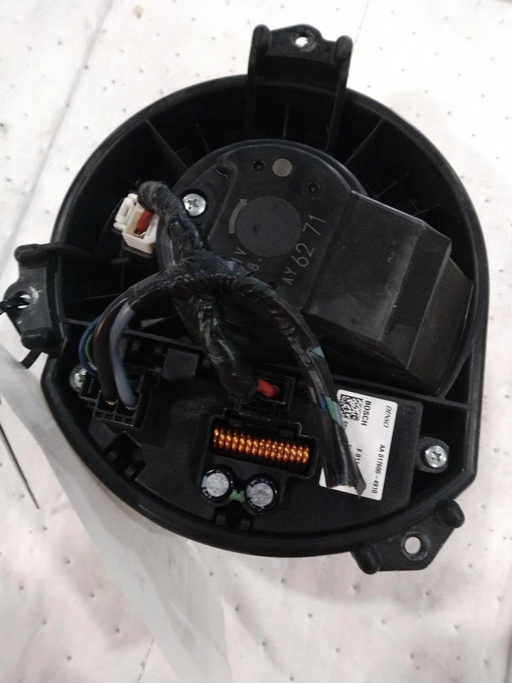 2015 Jeep Cherokee HVAC Blower Motor OEM 68223053AC Used 117k Miles - Image 3 of 4