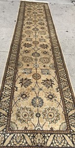 AN AWESOME PAKISTANI RUNNER WITH KHASHAN DESIGN