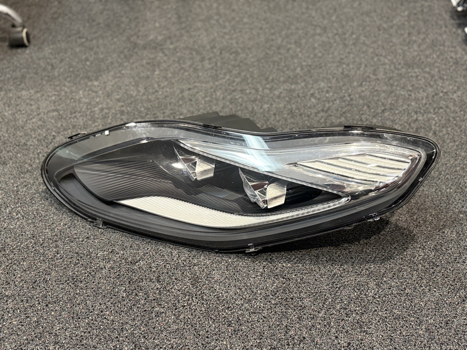 Aston Martin DB11 Left Driver Headlight Headlamp Assembly HY53-13W030-C 2017-