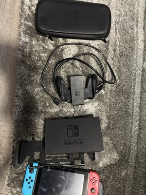 Nintendo Switch 32GB HAC-001 Konsole Bundle mit Dock, Joy-Cons & Tasche