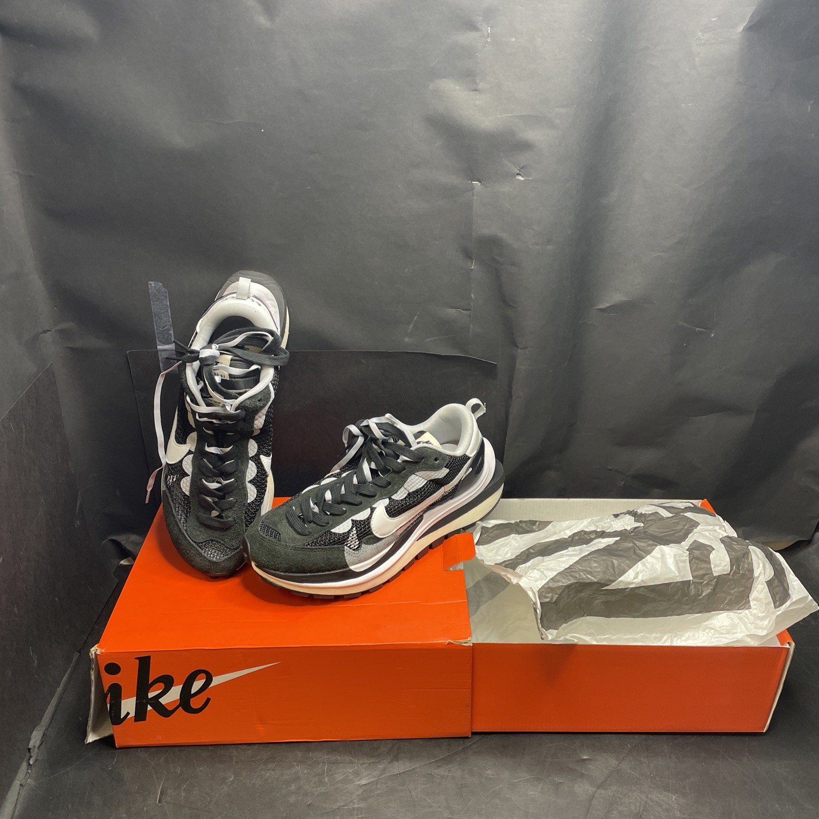 SACAI X NIKE Nike Vaporwaffle X Sacai 2020 nero bianco taglia UK 9 CV1363 001