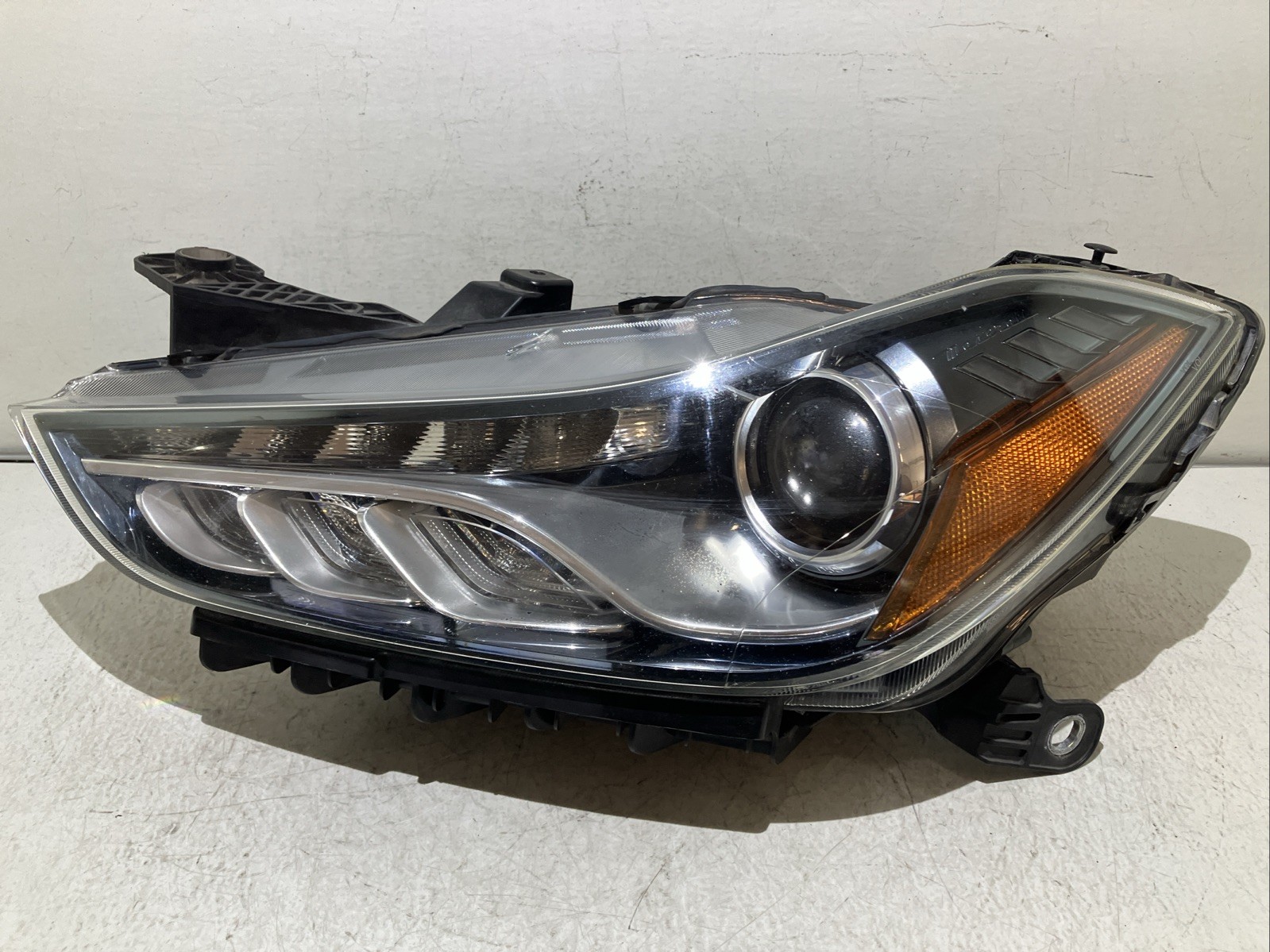 Maserati Ghibli 2014-2017 LEFT+UPPER+OUTER Headlight