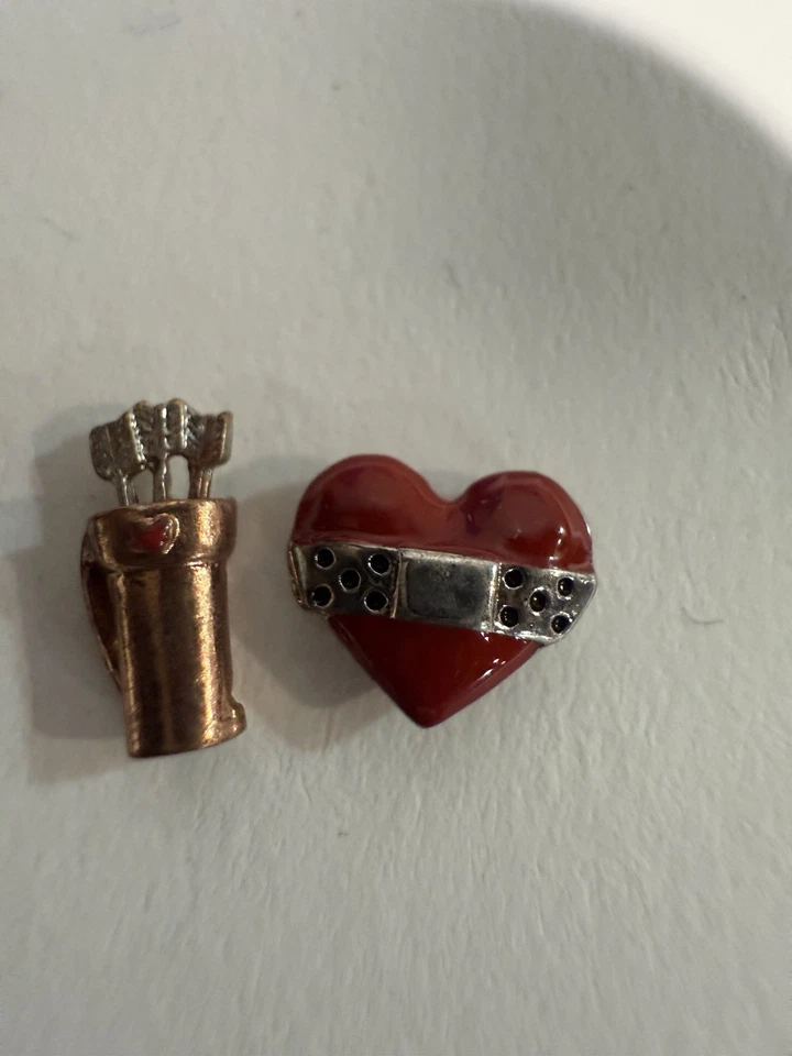 Medallón grande Origami Owl plateado torcido con cara de esmalte rojo y 4 dijes Foto 4 de 4