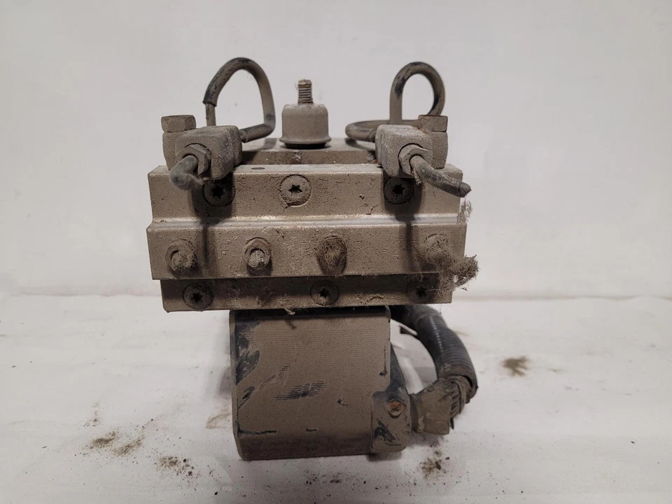 Conjunto de bomba y motor ABS usado se adapta a: Dodge Avenger 1997 montaje CPE grado A Foto 3 de 4