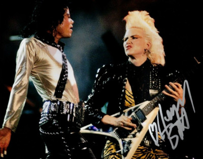 GFA Michael Jacksons Gitarrist Jennifer Batten Signiert 8x10 Foto Beweis COA