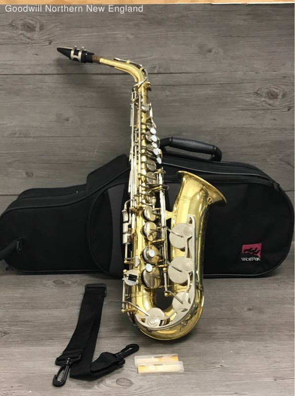 Yamaha YAS23 Alto Saxophone Musical Instrument & Case Bundle eBay
