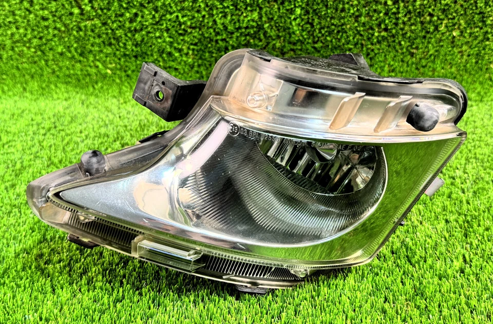 Par de luces antiniebla izquierda y derecha Lexus LS600H LS600HL 2010-2012 usadas de fábrica OEM Foto 4 de 4