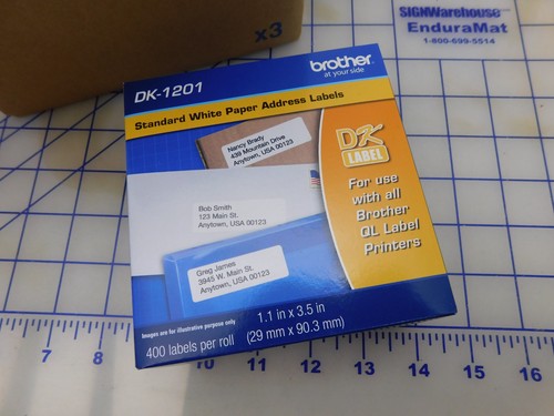Estuche 3 cajas Brother DK 1201 Etiquetas, 1.1" x 3.5", 3 rollos por caja, 1200 en total - Imagen 2 de 3