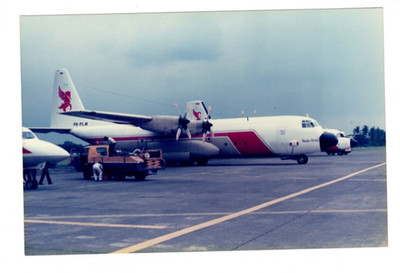 Lockheed L-100 Hercules PK-PLW Flugzeug 15cm x 10cm Agfa Foto Luftfahrt