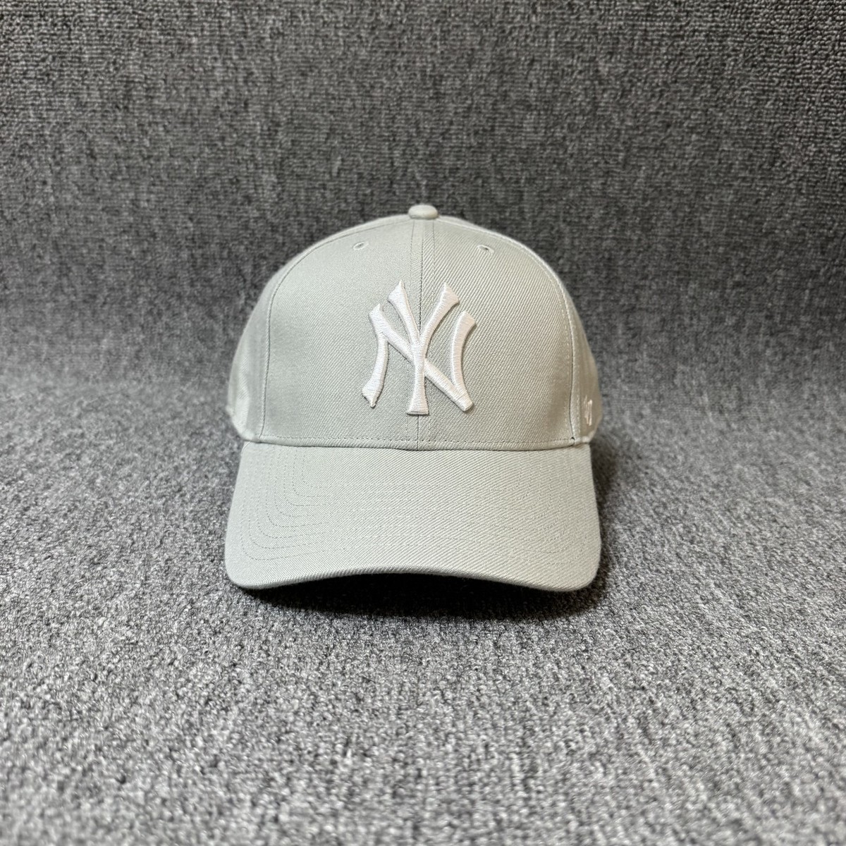 '47 Brand New York Yankees MLB Snapback Cap Light Gray White Logo