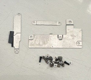 Original Apple iPhone 7 Schrauben Blech Abdeckung Kleinteile Deckel Set