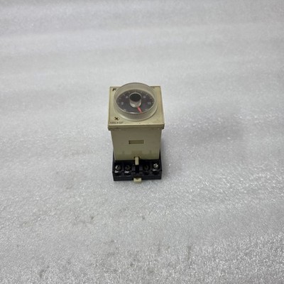 FUJI MS4SF-AP1T SUPER TIMER 100-240VAC 50/60Hz 3A 250VAC WITH BASE PRE-OWNED