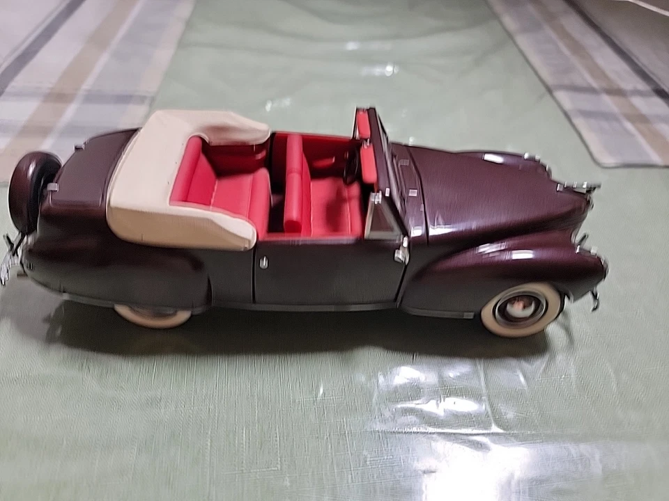 1941 Lincoln Convertible Franklin Mint 1:24 Die Cast, missing mirrors - Image 4 of 4