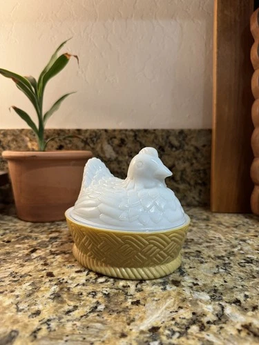 Vintage 1973 Avon Chicken Hen On A Nest Milk White Tan Candy Nut Dish Glass