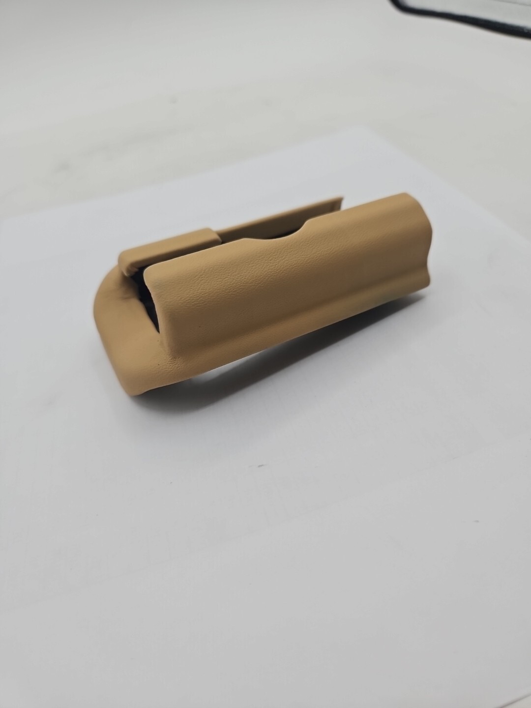 BENTLEY-SEAT BRACKET COVER (3W3881810)