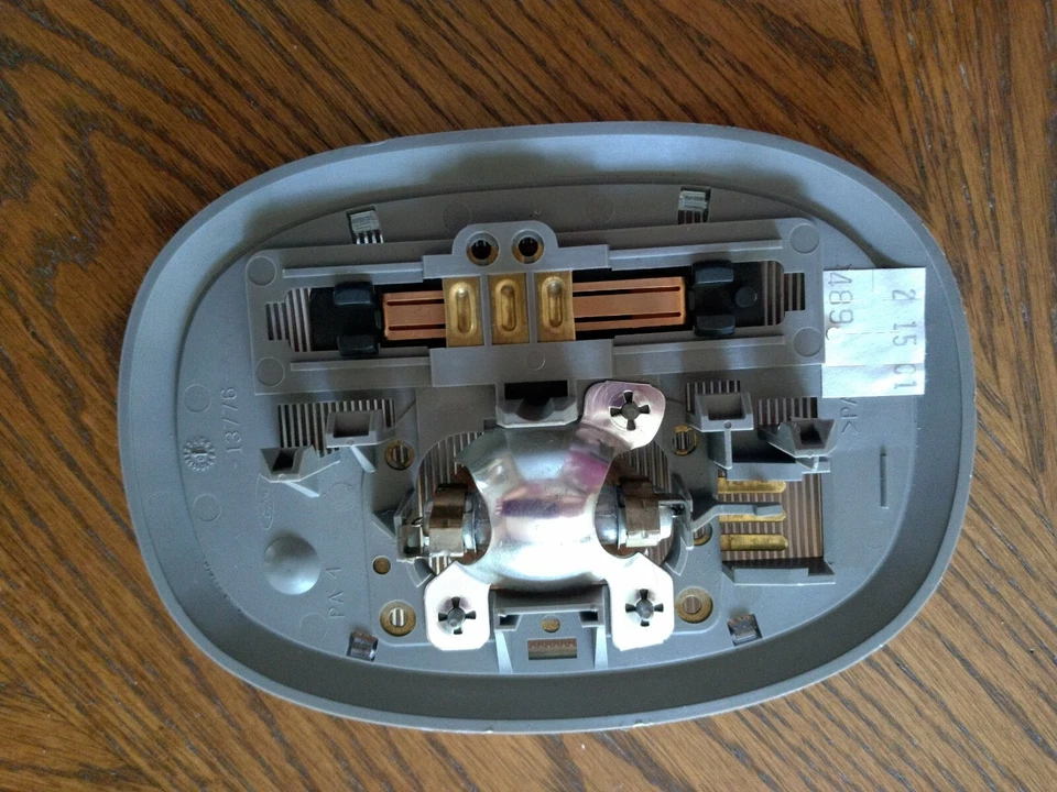 1997 - 2002 年福特林肯领航员后圆顶灯原始设备制造商灰色 — 第 3/4 张图片