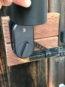 SturdyLock® Adaptateur de serrure de porte pour la serrure intelligente d'août 3rd Gen (fermeture à droite)
