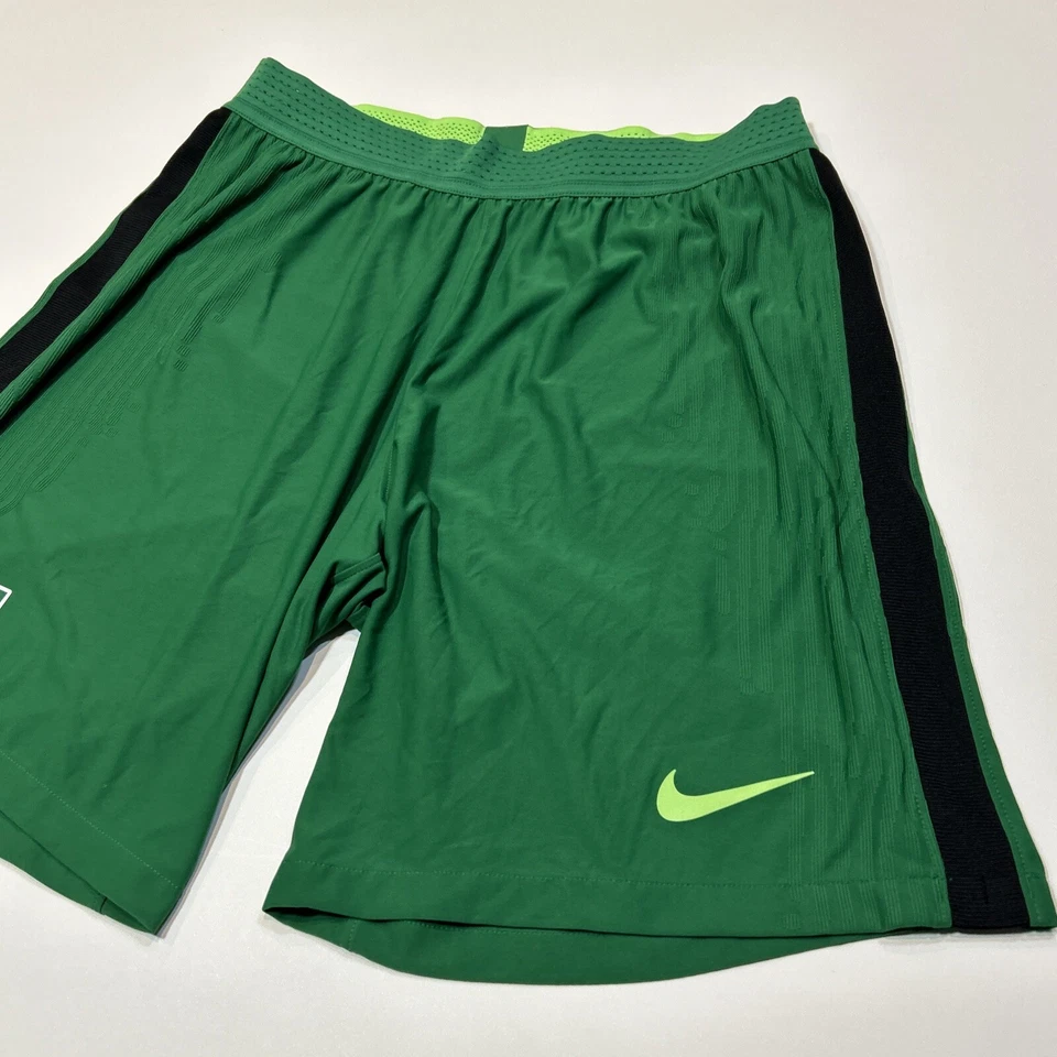 Pantalones cortos de la selección nacional de fútbol de Nigeria para hombre grandes verdes Nike Swoosh fútbol Foto 4 de 4