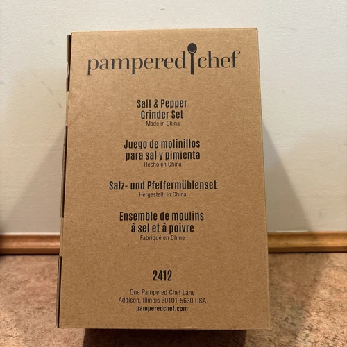 New Pampered Chef SALT & PEPPER GRINDER SET 2412 Clear Acrylic Grinders Adjustab