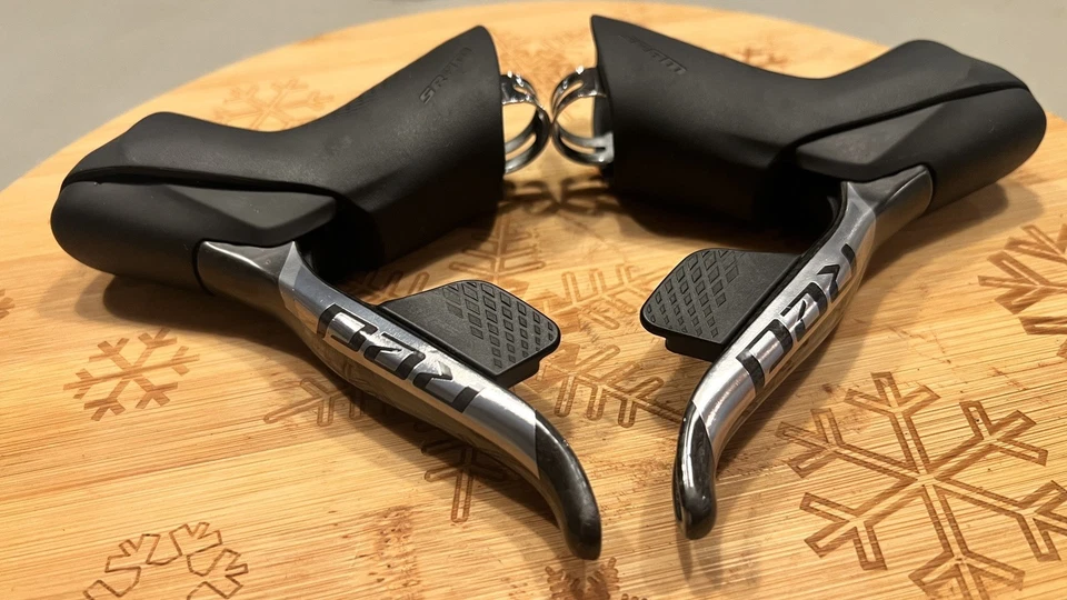 Cambios/palancas hidráulicas electrónicas de 12 velocidades SRAM Red AXS HRD D1 465 excelente estado Foto 4 de 4