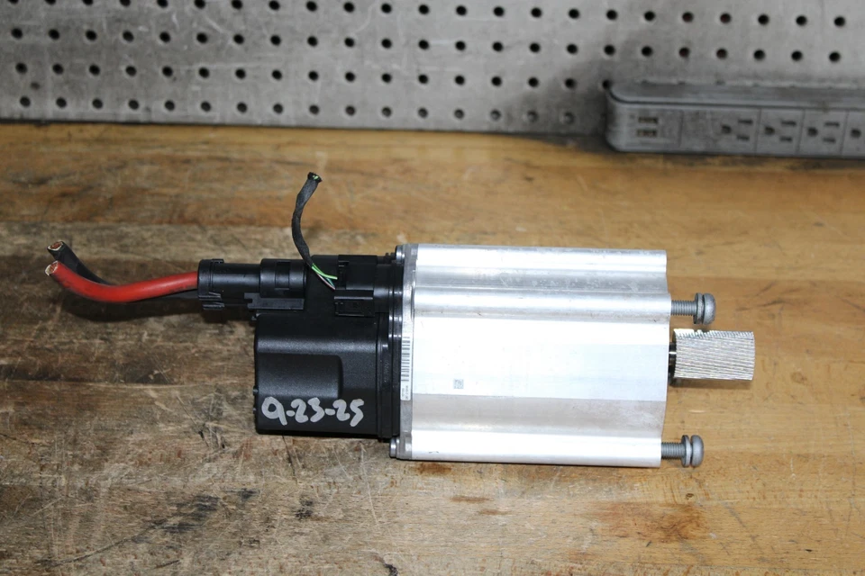 2011 2015 BMW 528i 535i F10 F01 740i RACK & PINION STEERING ASSIST MOTOR OEM - Image 2 of 4