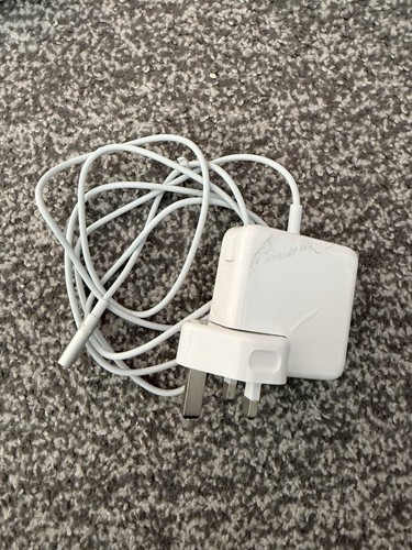 Apple MacBook 13.3in (A1181 ) - Picture 7 of 8