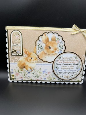Handarbeit A5 Größe Neu Babykarte süßes Hasenmotiv gold foliert Jakobsmuschelrand