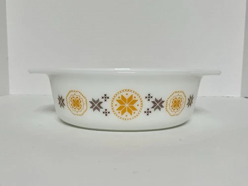 Vintage Pyrex 043 Town & Country Orange Brown 1-1/2 Quart Casserole Snowflakes