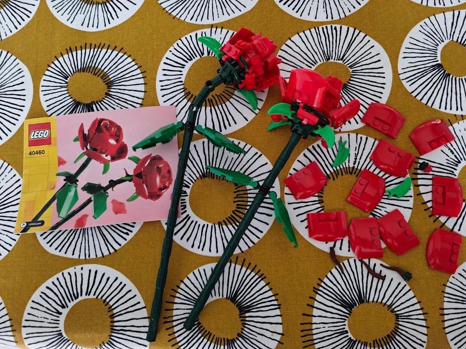 LEGO Botanicals 40460 Roses, photo 1 of 5