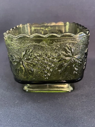 Anchor Hocking Harvest Grape Vintage Green Glass Pedestal Candy Dish