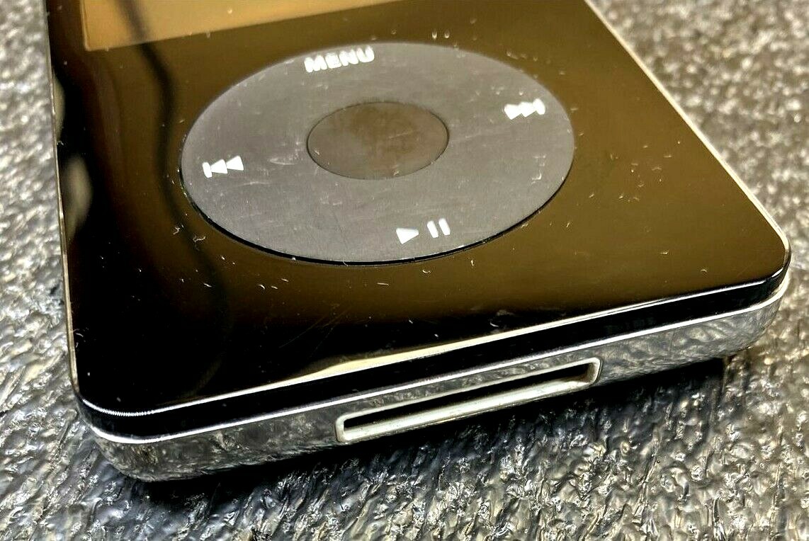 Apple iPod classic 5th Generation Black (30 GB) MA146LL/A w