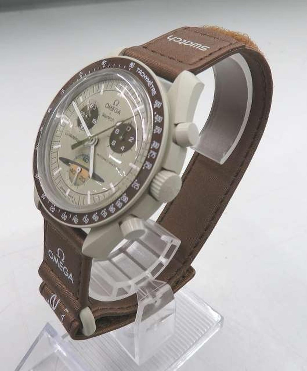 オラウータン Swatch SO33T100 : MoonSwatch Mission to Saturn » WatchBase