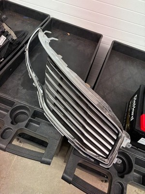 2013-2016 Lincoln MKZ Passenger side Grille - used