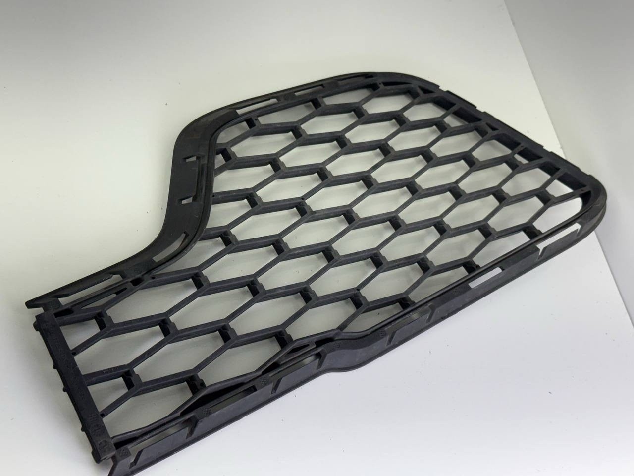 2014-17 Maserati Ghibli Front Left Bumper Lower Grille Bezel Cover  440