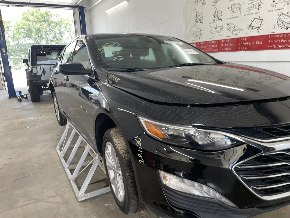 Used Front Right Seat Belt Front fits: 2019 Chevrolet Malibu bucket passenger re Foto 4 de 4