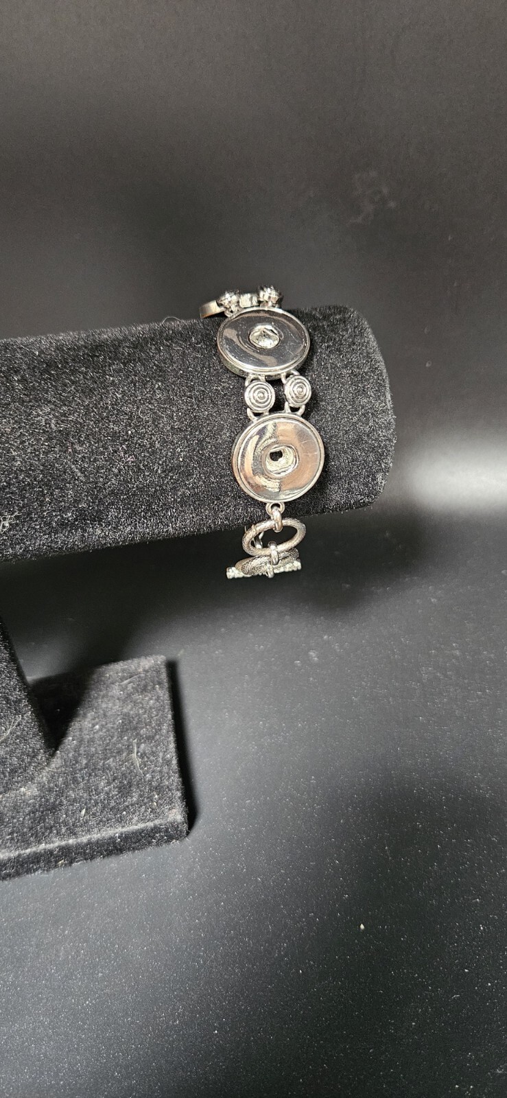 1116. Ginger Snaps Silver Tone Toggle Bracelet. 5… - image 3
