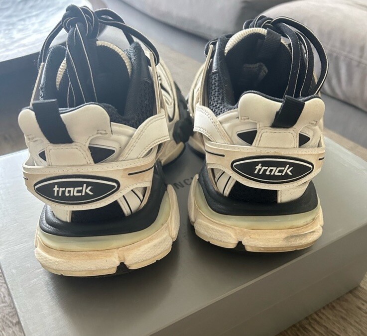 BALENCIAGA TRACK SNEAKERS BLACK WHITE UNISEX 40 or 10 | eBay BALENCIAGA TRACK SNEAKERS BLACK WHITE UNISEX 40 or 10 | eBay