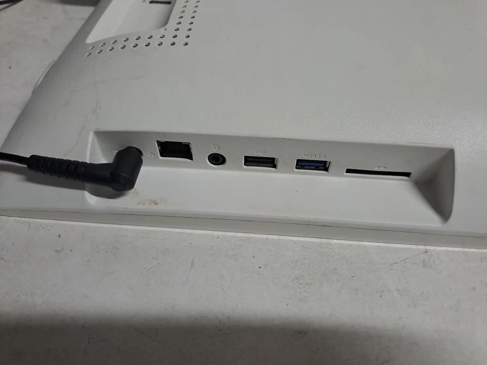 Pc Acer Aspire All-In-One ZC-606 SSD 240  Ram 8 Gb Windows 11 Bianco - Immagine 4 di 4