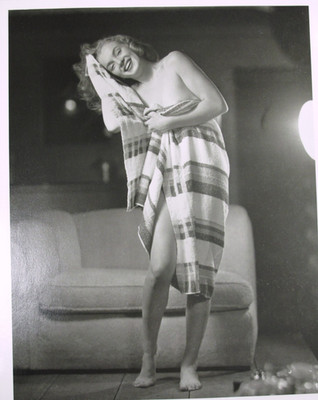 vtg Marilyn Monroe glamour photograph Earl Moran Towel 1947 Blue Book Agency v1