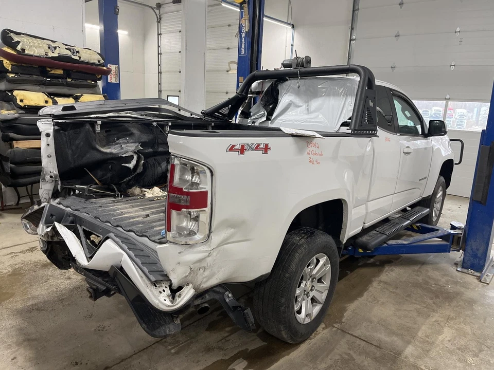 Espejo retrovisor interior delantero central usado se adapta a: Chevrolet Colorado 2016 con tele Foto 4 de 4