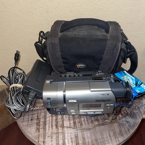 Sony Handycam CCD-TR517 8mm Nightshot Camcorder Video 8 Bundle Tested Needs Batt