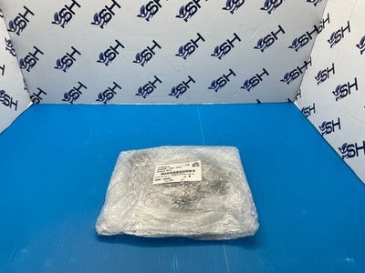   AMAT 0690-00006 CLAMP HSG SGL 6-12MMDIA W/TOP/BOTTOM SAD Qty 8 #lk