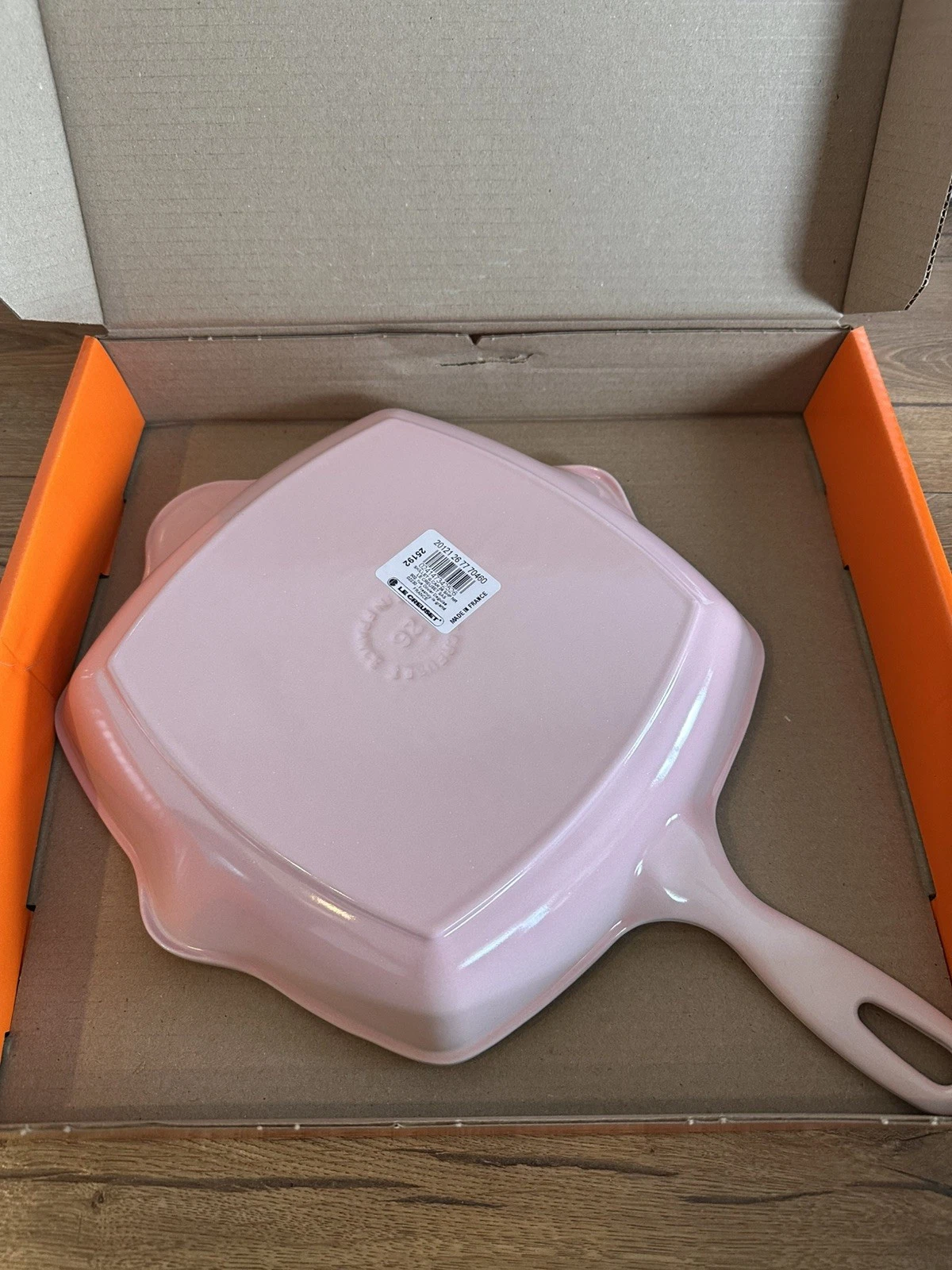 Le Creuset Cast Iron 26cm Square Grillit - Shell Pink