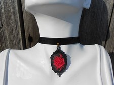 VELVET CHOKER NECKLACE WITH RED ROSE CAMEO PENDANT 3/8" - WEDDING, VICTORIAN,