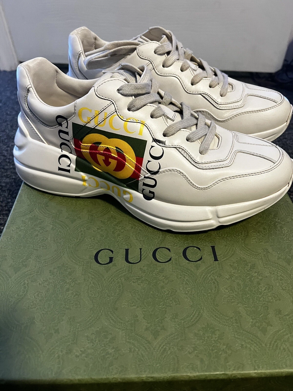 Baskets en cuir logo Rhyton Gucci pour hommes