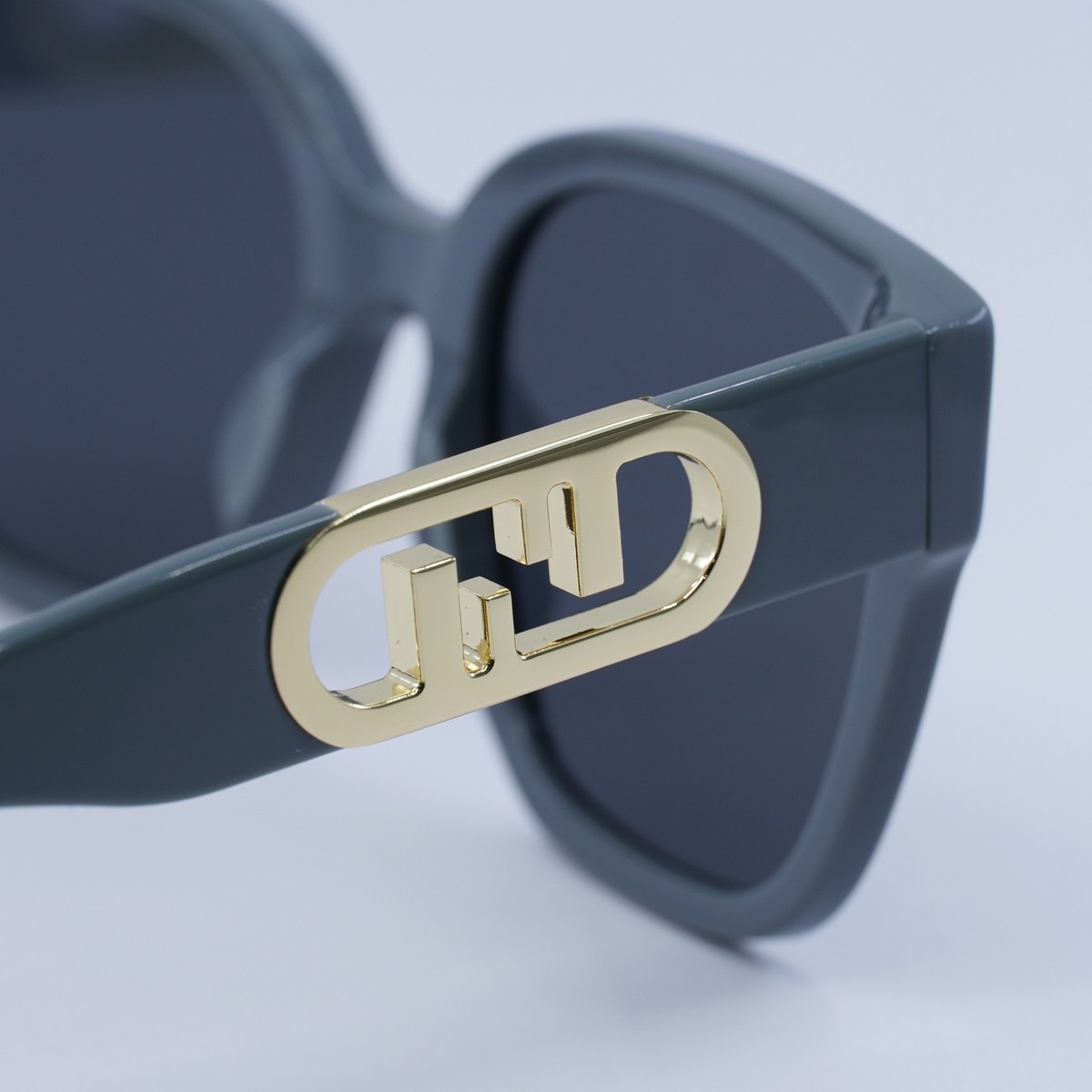 Fendi FE40063F 20A Square Sunglasses - Grey Fendi FE40063I 20A Sunglasses Women main image 2